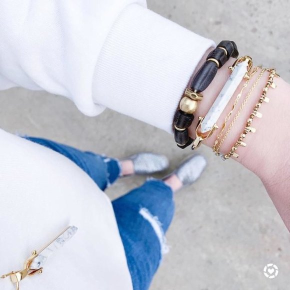 Stella & Dot | Delicate Dainty Gold Bracelet Petal Bracelet - Picture 5 of 6